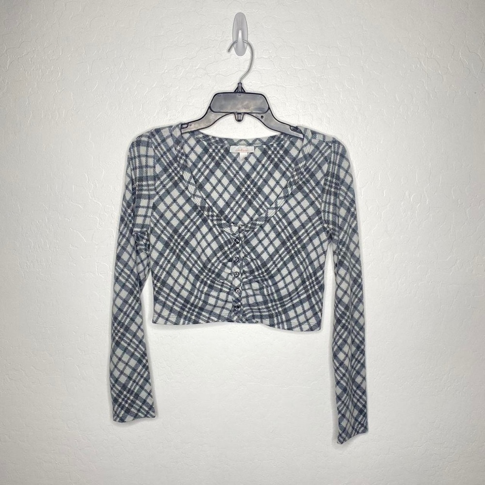 Colsie grey and white plaid soft cropped long sleeve